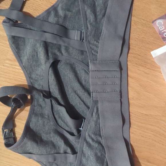 Momcozy Nursing/ Pumping Bras - Picture 4 of 6